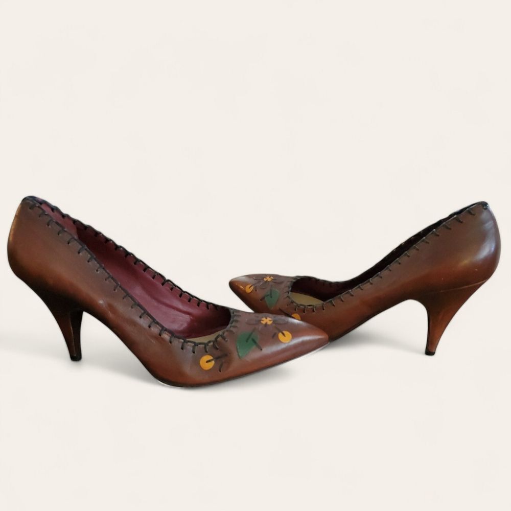 Y2K Vintage PRADA Leather Applique Flower Accent Pumps Heels Size 41